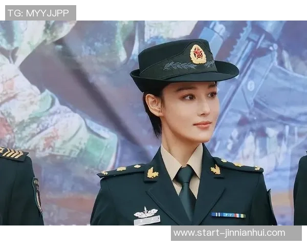 张馨予展现足球魅力与时尚风采的精彩写真作品